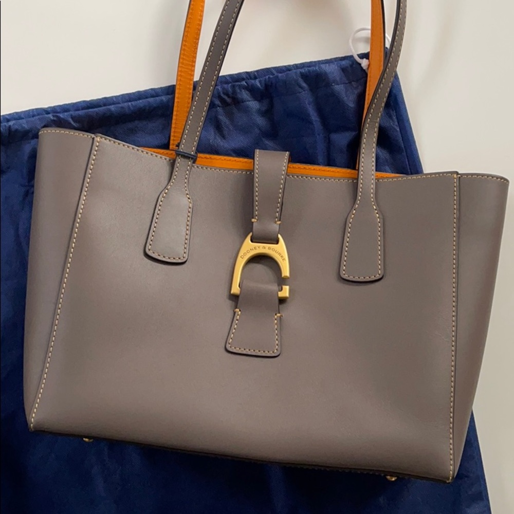 BNWT Dooney & Bourke Small Shannon Tote
